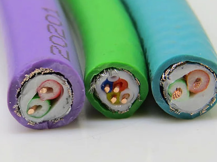 在挑選線纜的時(shí)分必定要注意其適宜性、完整性以及質(zhì)量的好壞.jpg